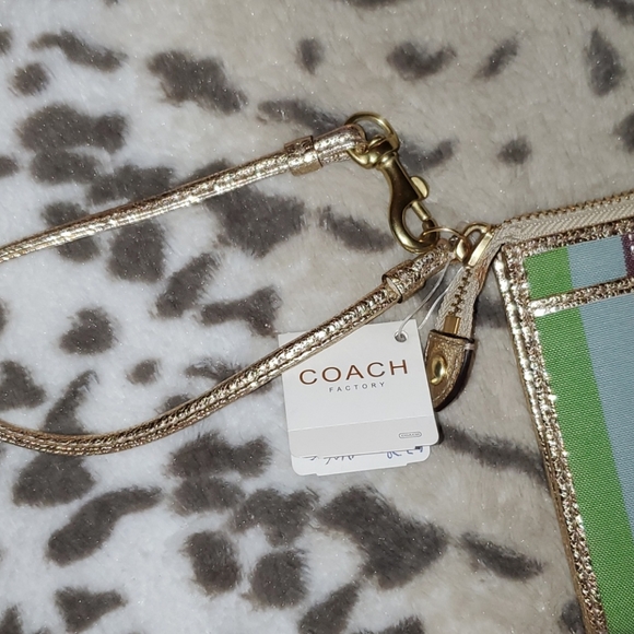 Coach Legacy Zippy Wristlet/Wallet - Picture 3 of 4